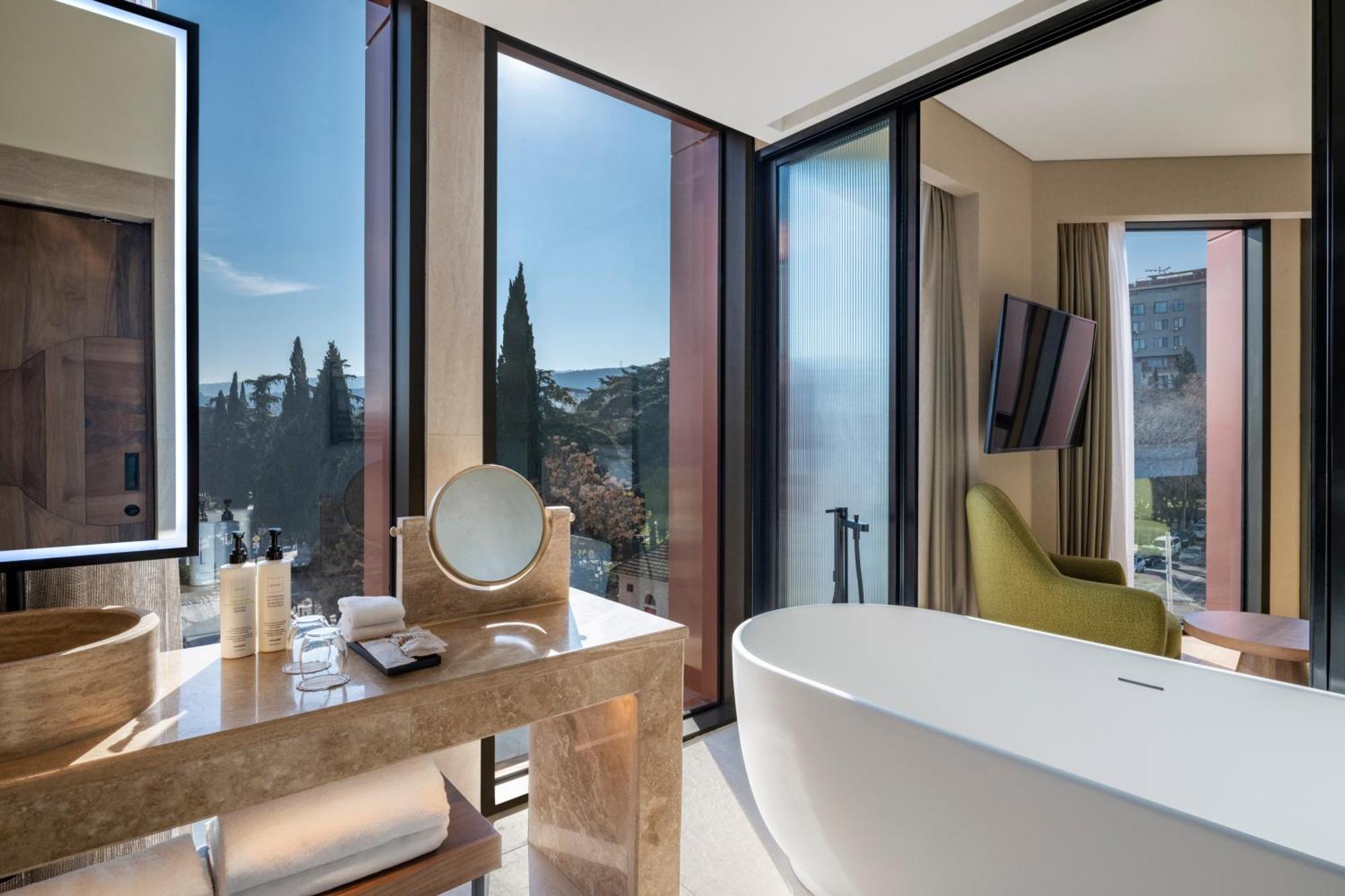 Отель Swissotel 5*
