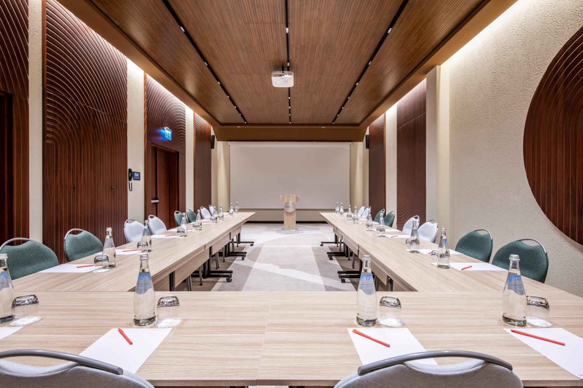 Swissotel Отель 5*